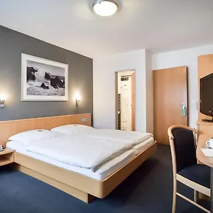 Mautner Airport Und Messehotel Отель