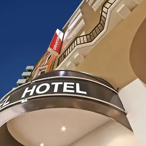 Boulevard Hotel