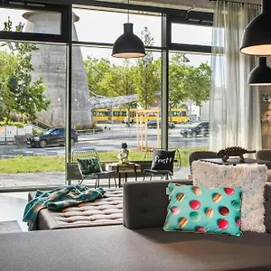 Moxy Feuerbach Hotel